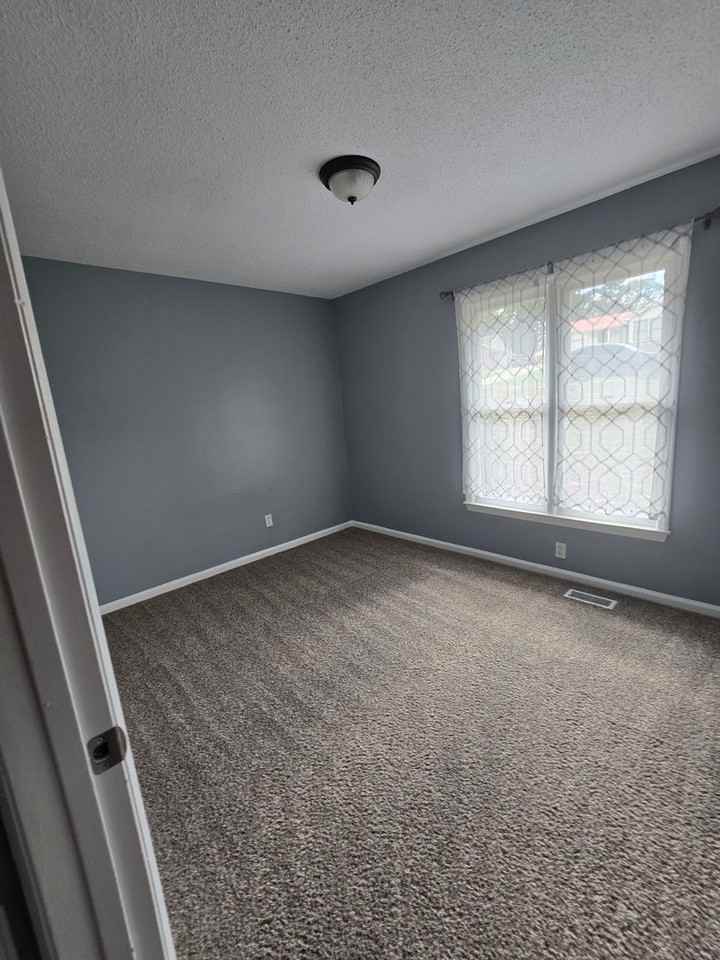 520 Nottingham Dr - Photo 5 of 14