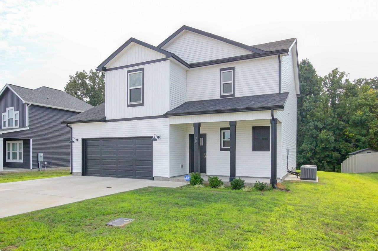 381 Galway Dr - Photo 2 of 35