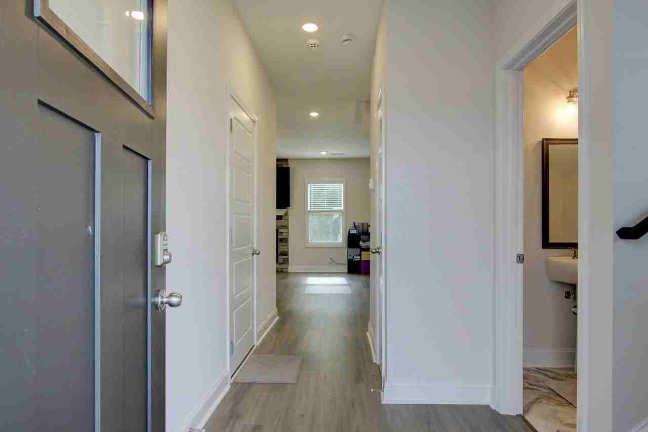 381 Galway Dr - Photo 5 of 35