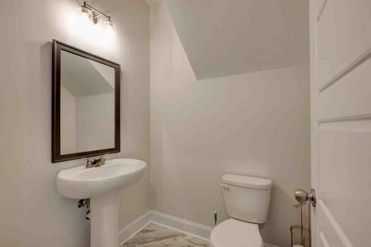 381 Galway Dr - Photo 6 of 35