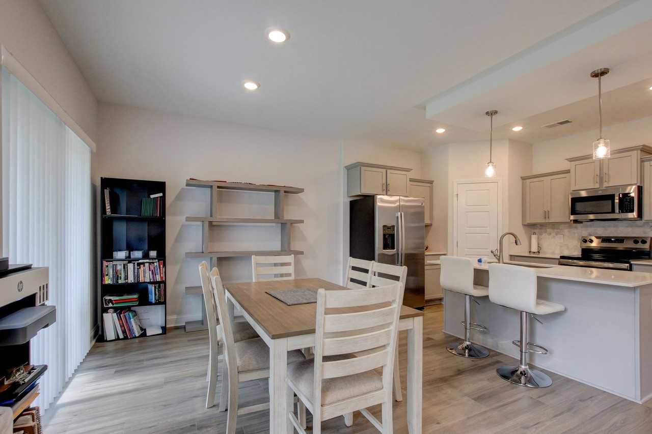 381 Galway Dr - Photo 7 of 35