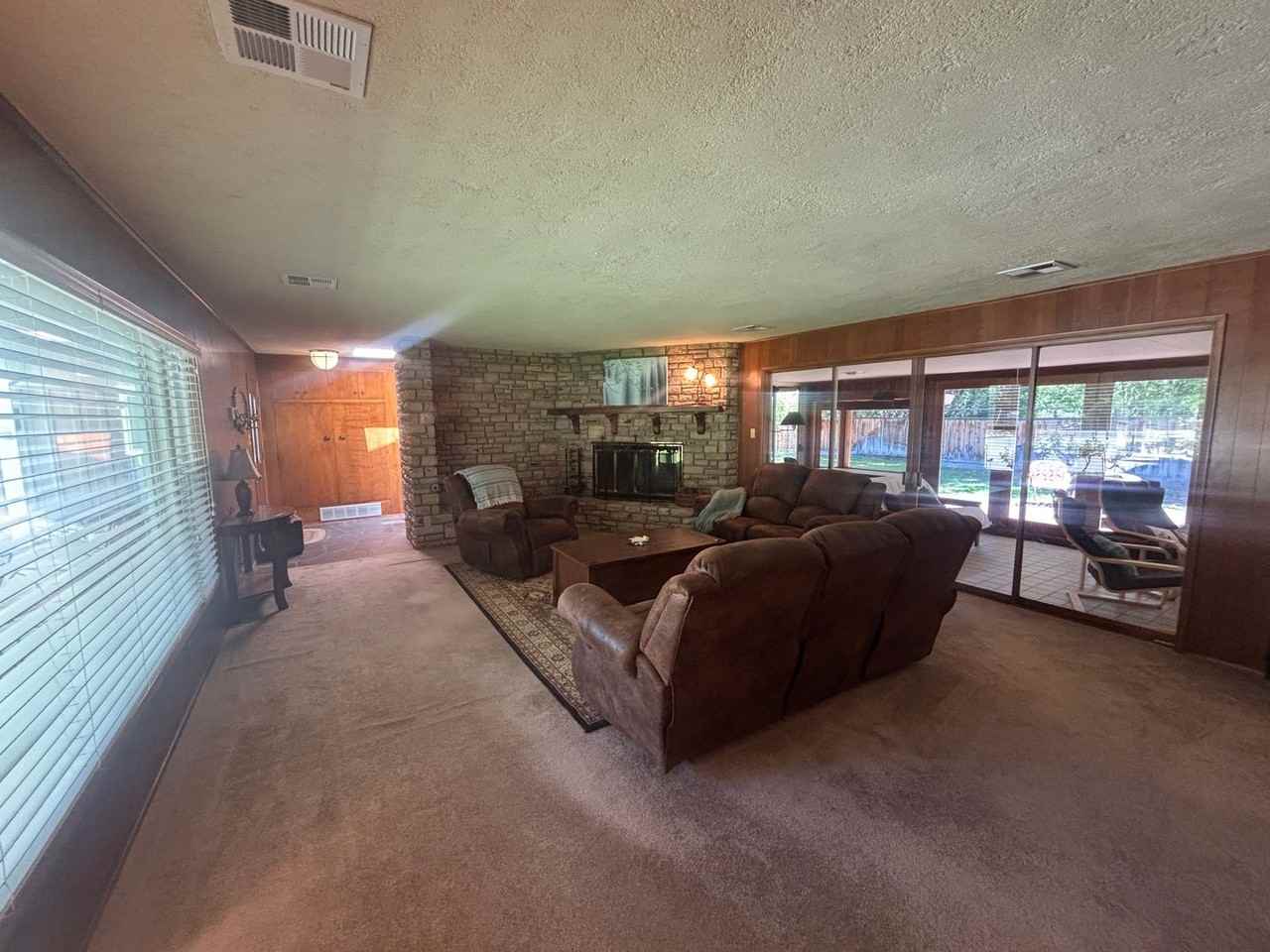312 Mount Tom Rd - Photo 4 of 15