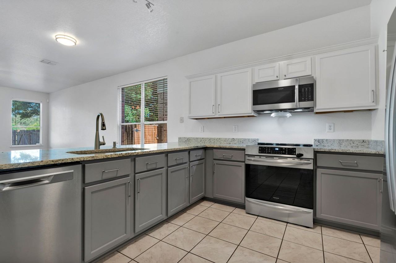 26803 Sparrow Rdg - Photo 4 of 24