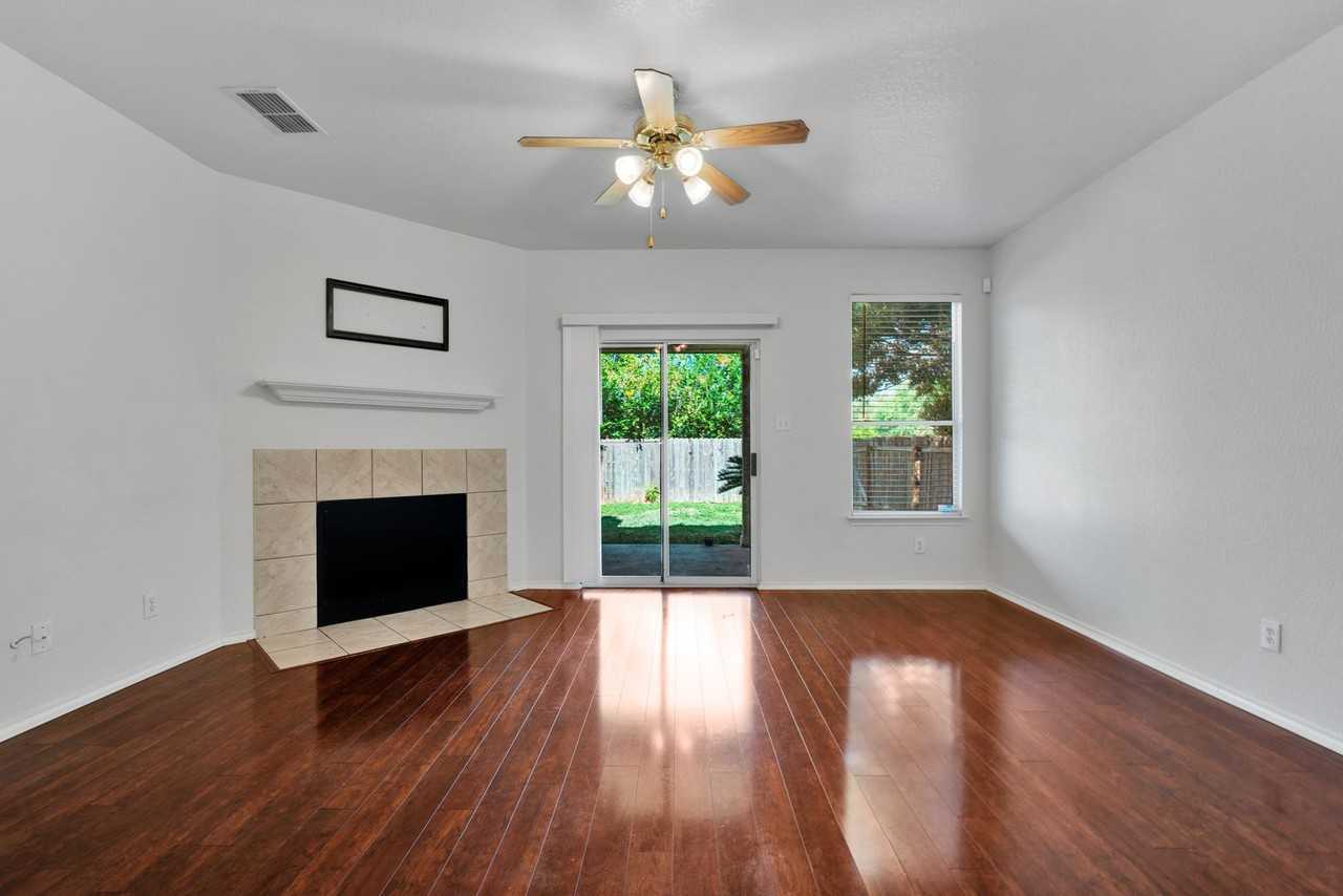 26803 Sparrow Rdg - Photo 7 of 24