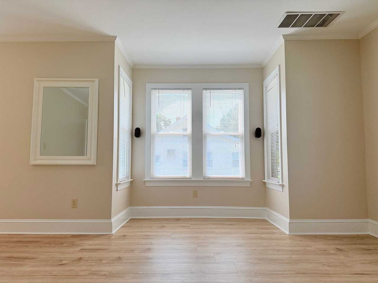 100 Governors Ave - Photo 3 of 12