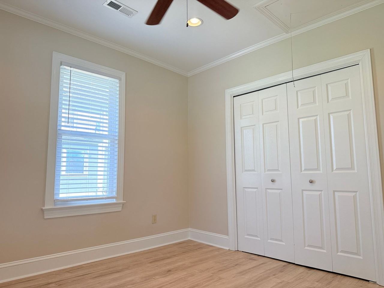 100 Governors Ave - Photo 5 of 12