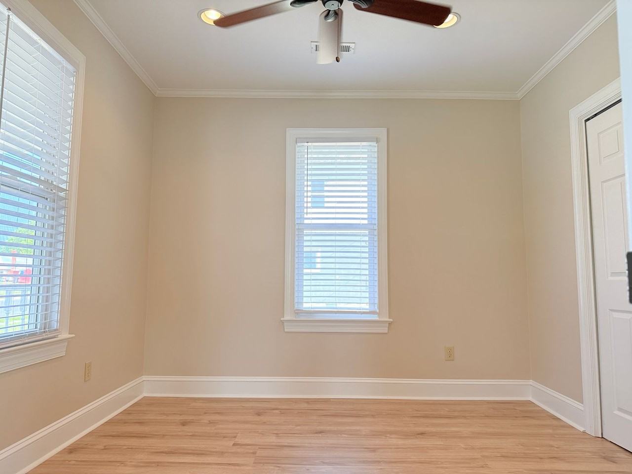 100 Governors Ave - Photo 6 of 12