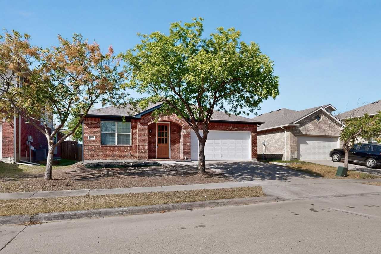 14525 Eaglemont Dr - Photo 4 of 47
