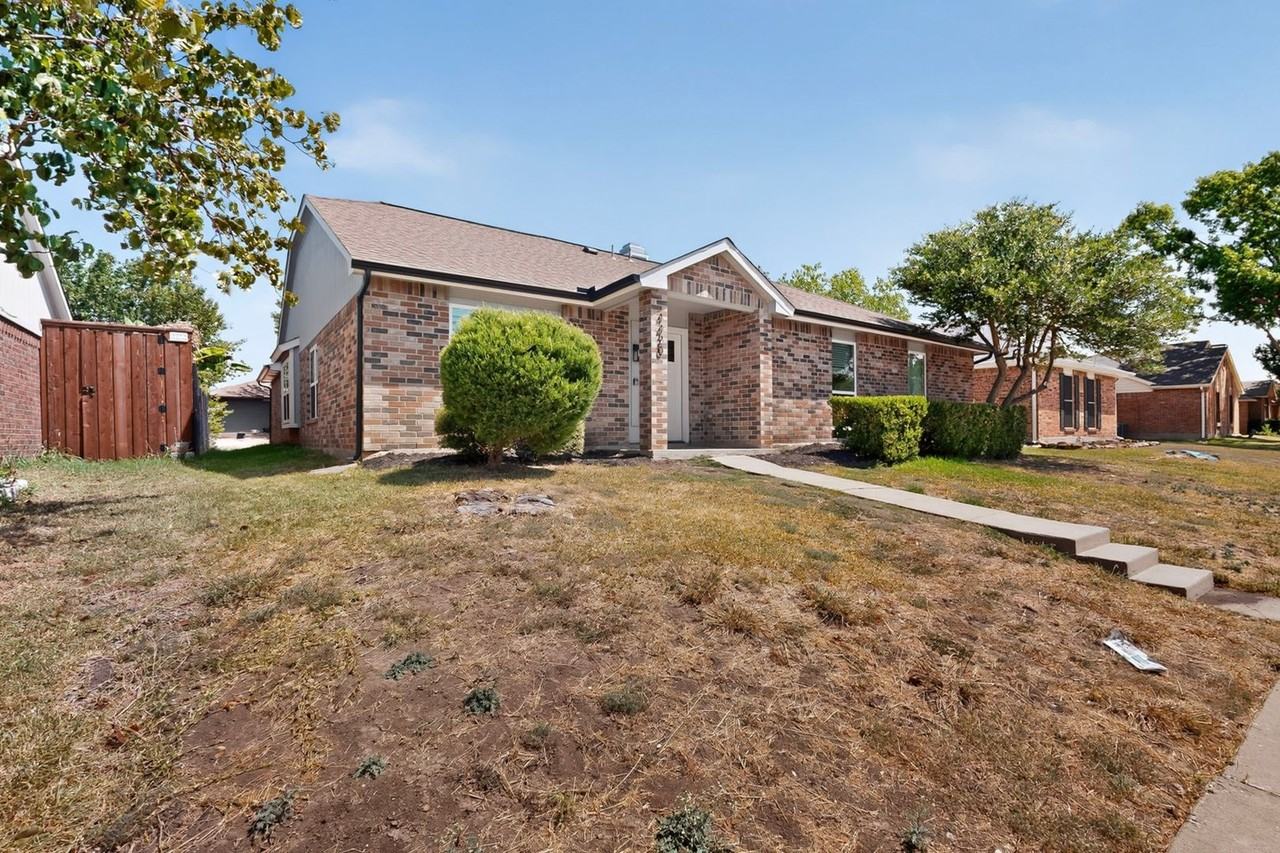 4420 Seville Ln - Photo 5 of 46