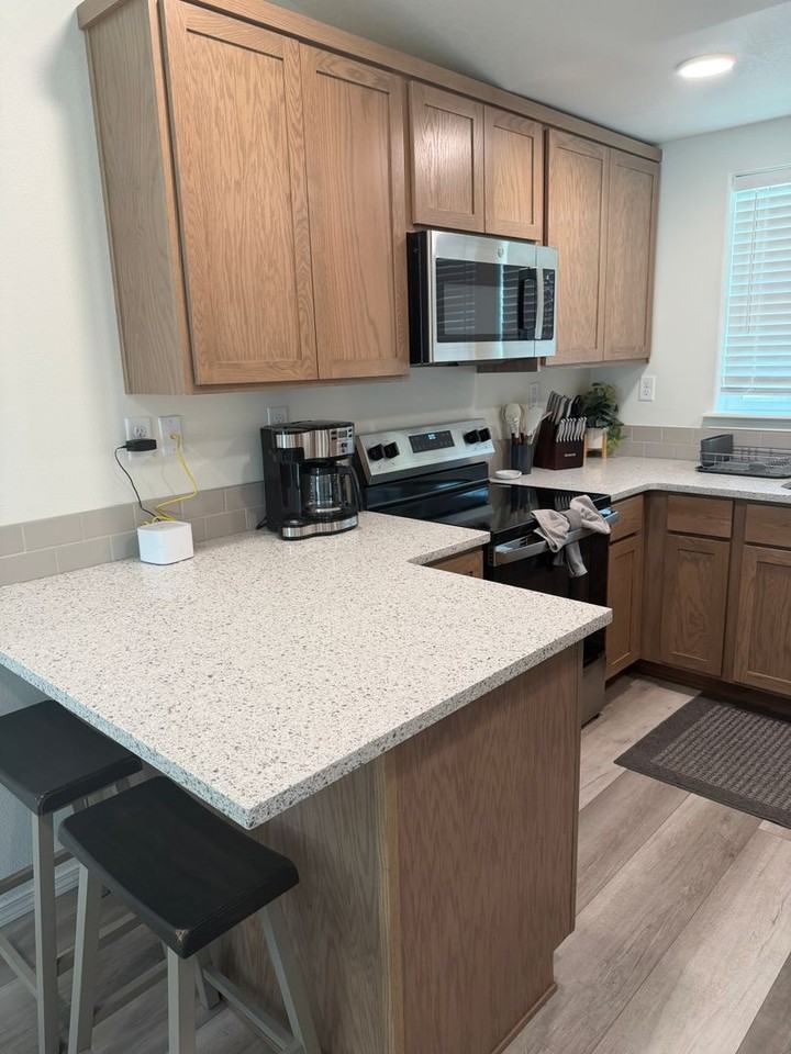 1932 Oak Rd - Photo 2 of 12