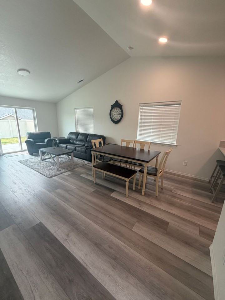 1932 Oak Rd - Photo 4 of 12