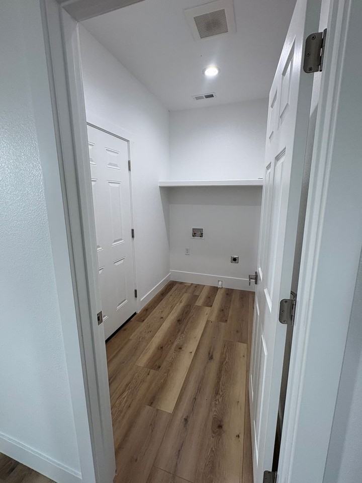 516 Main Ave W - Photo 6 of 9