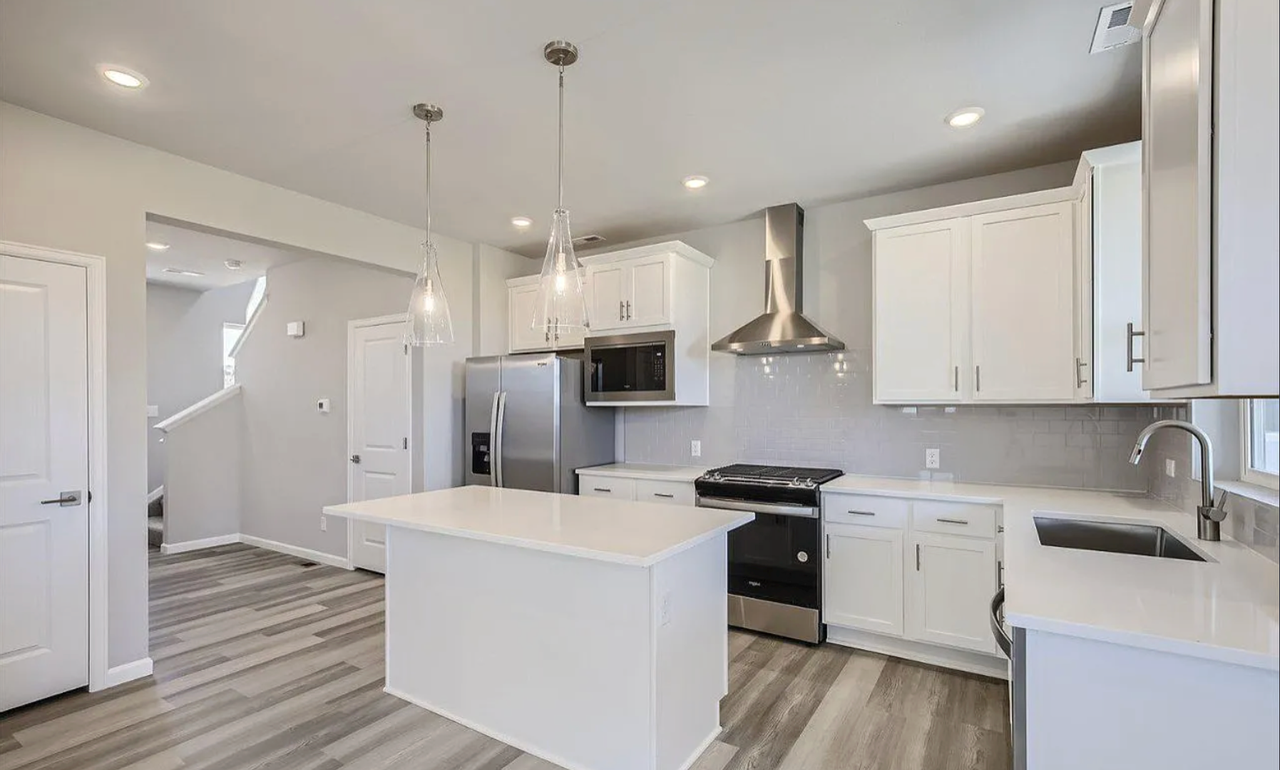 2135 Arborwood Ln - Photo 3 of 29