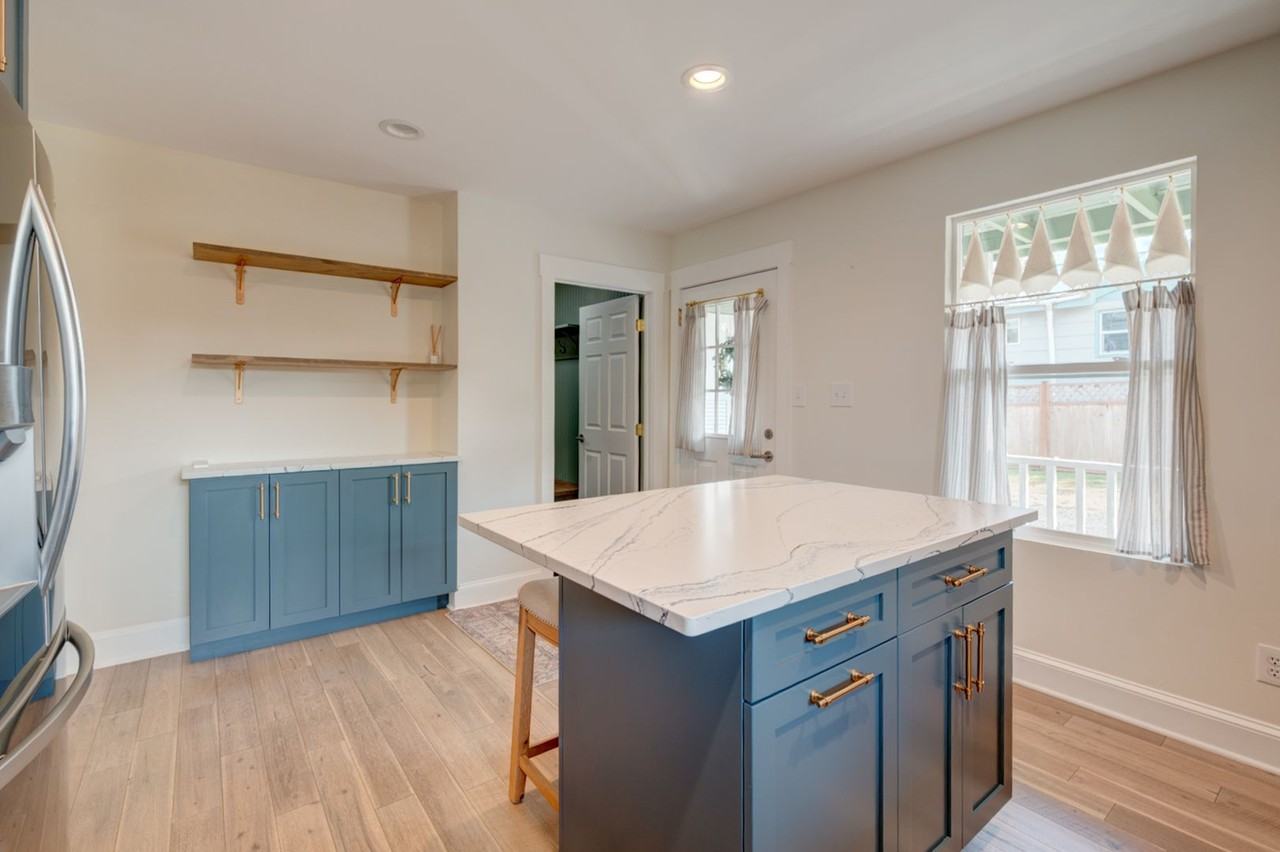 705 Ne Haller St - Photo 4 of 27