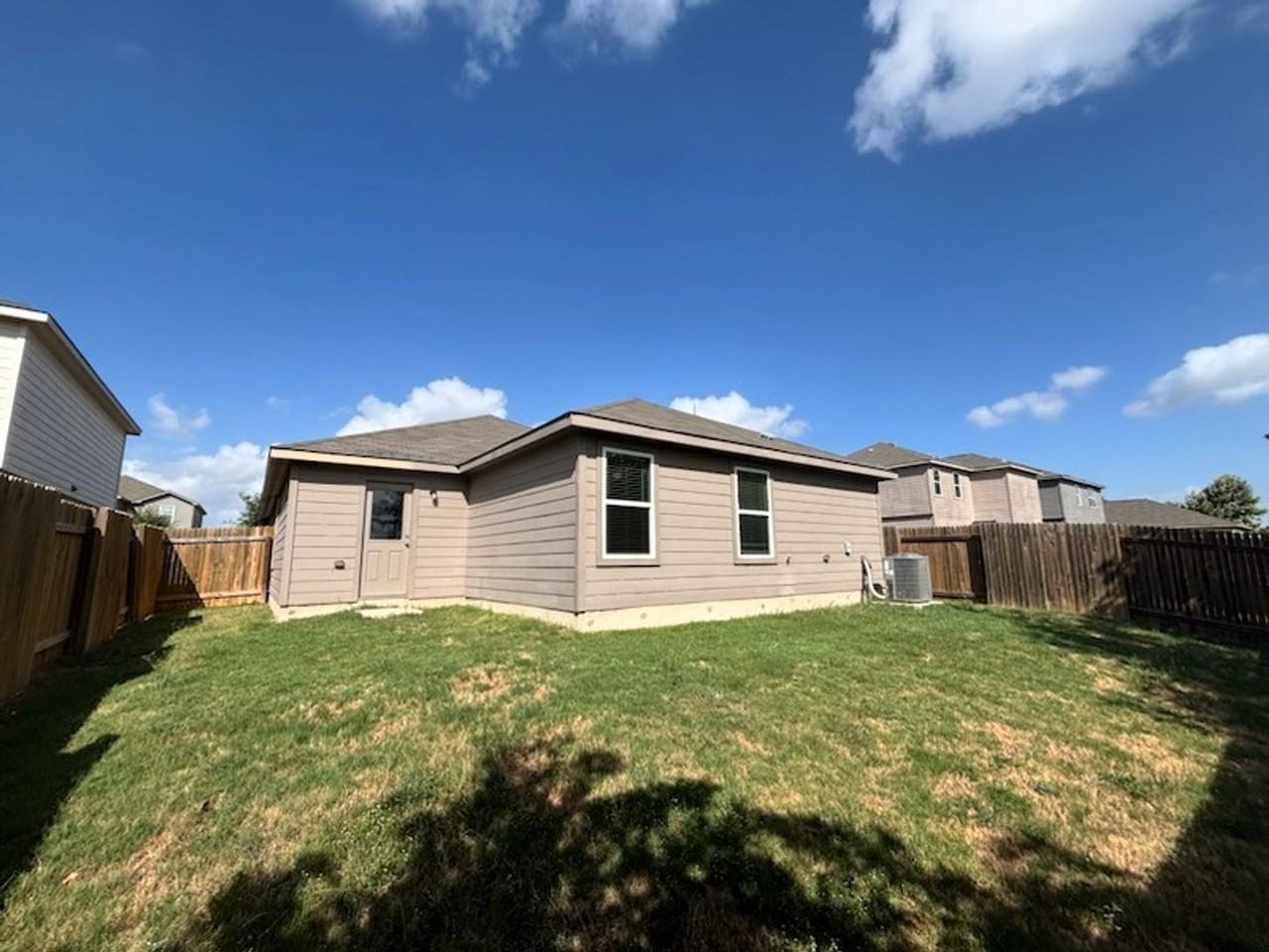 201 Sunnymeade Ln - Photo 4 of 19
