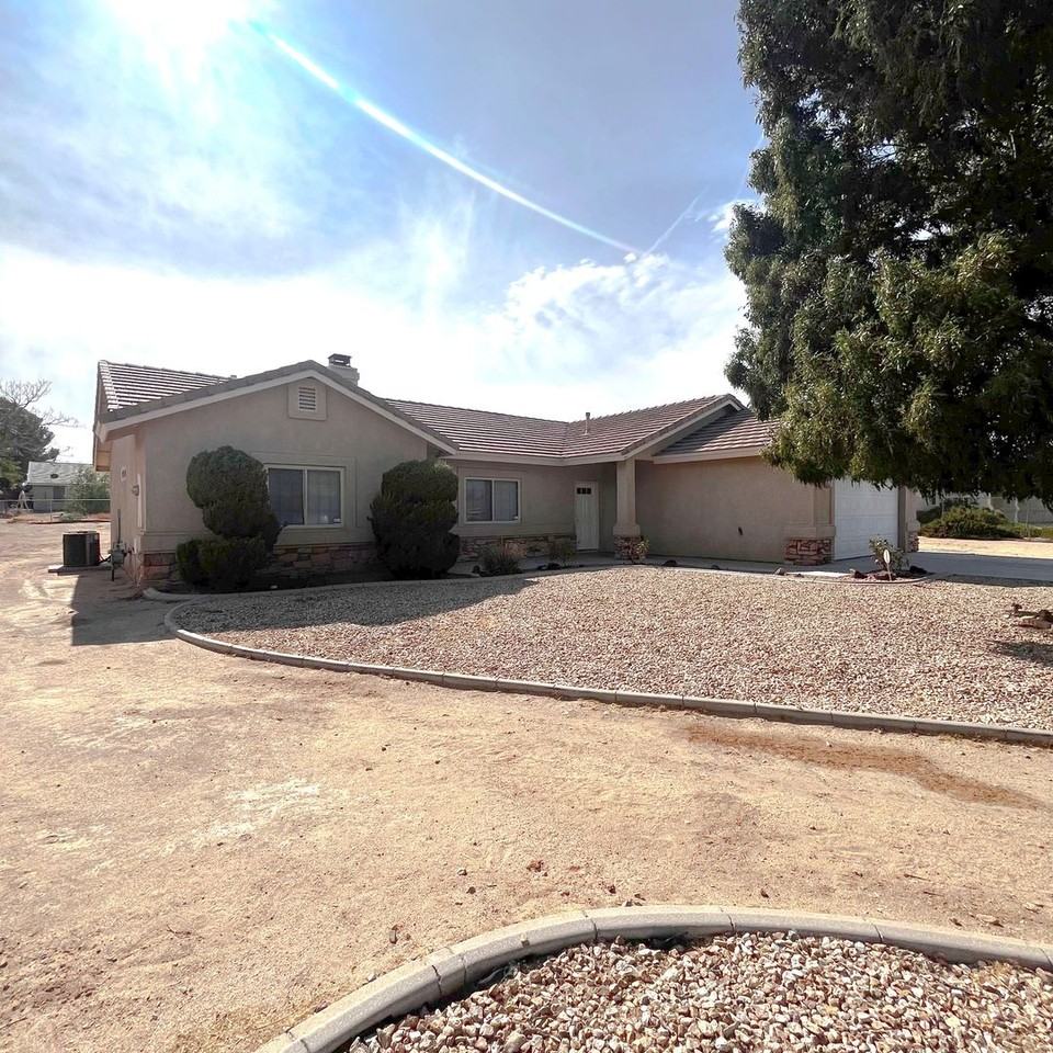 7764 Corona Ave - Photo 2 of 21