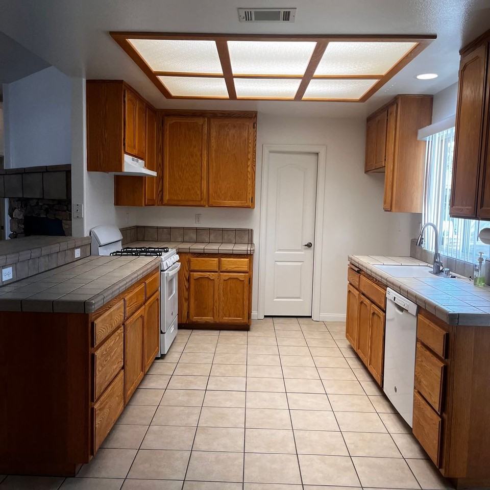 7764 Corona Ave - Photo 3 of 21