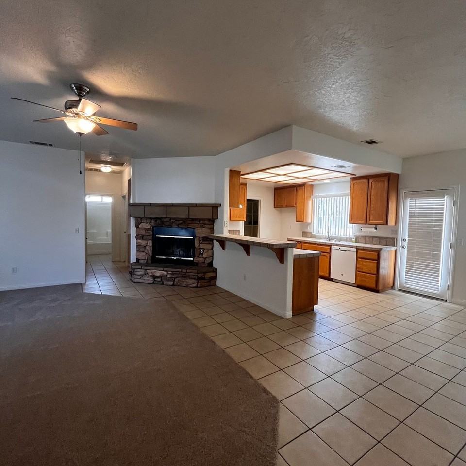 7764 Corona Ave - Photo 5 of 21