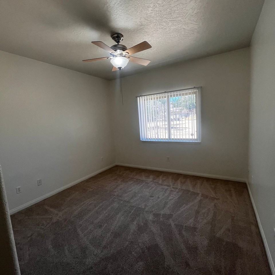7764 Corona Ave - Photo 7 of 21