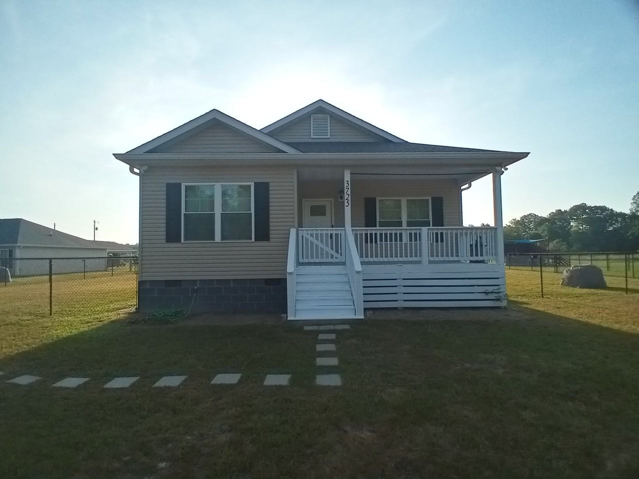 3725 Pinewood Rd - Photo 2 of 41