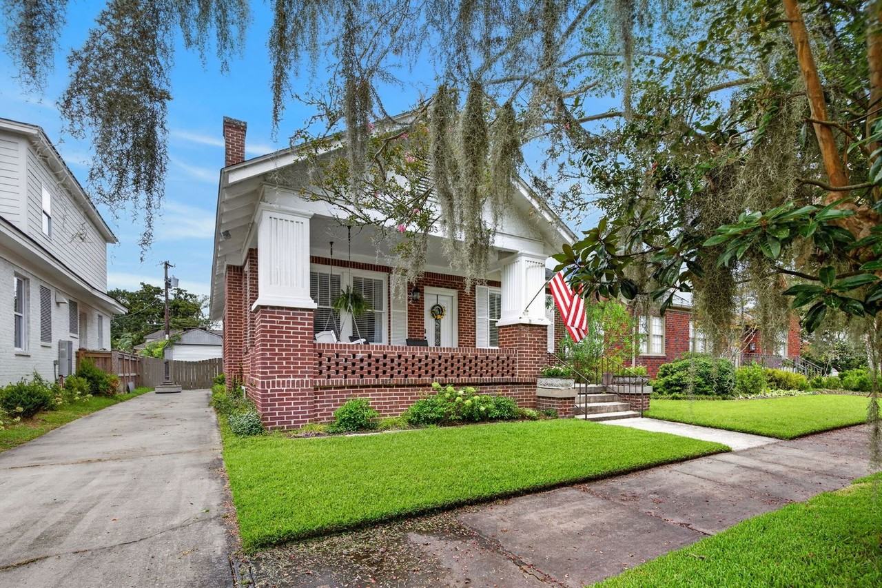 305 E 54th St - Photo 2 of 33