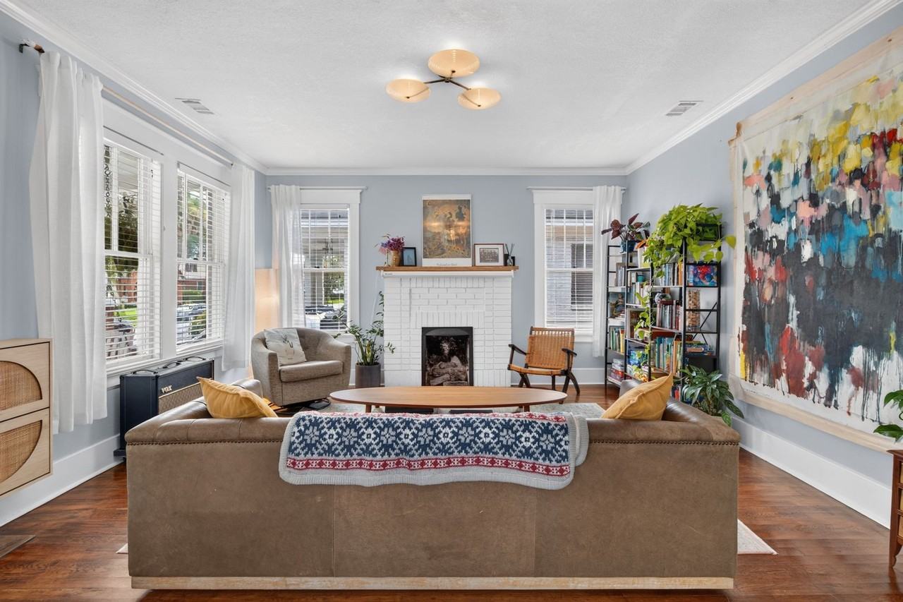 305 E 54th St - Photo 7 of 33