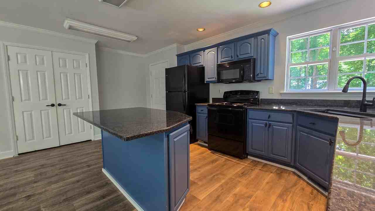 5607 Whispering Pines Dr - Photo 4 of 16