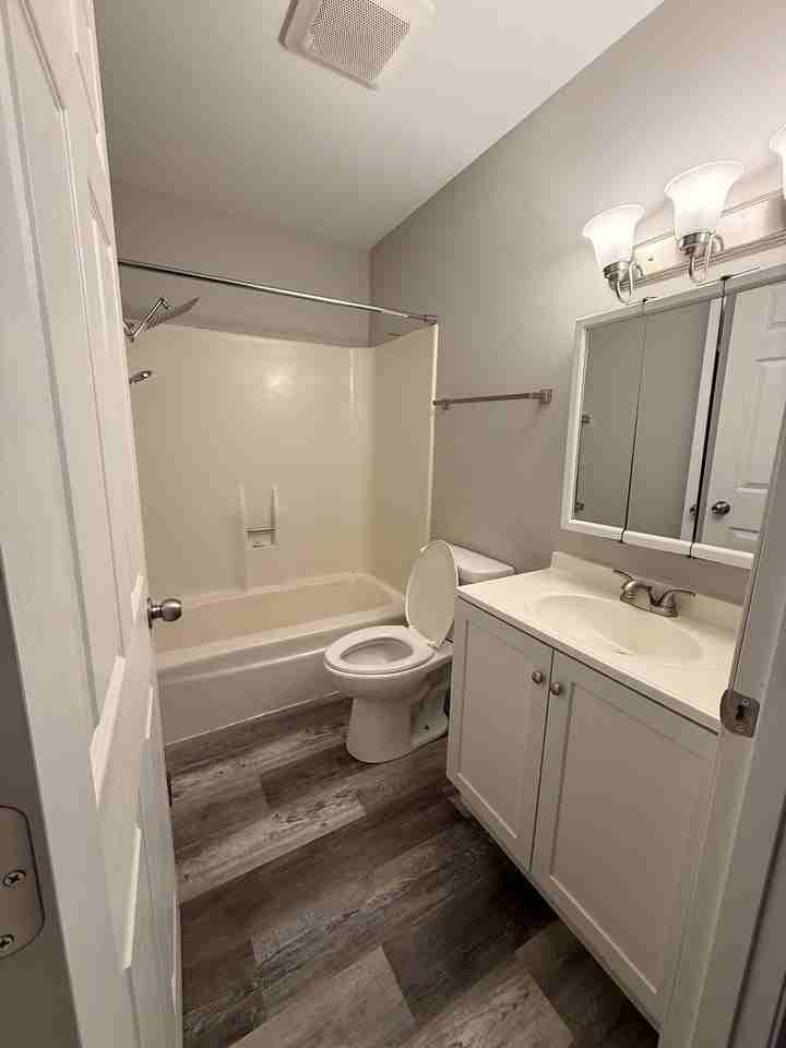 185 Susan St #185-4 - Photo 3 of 8