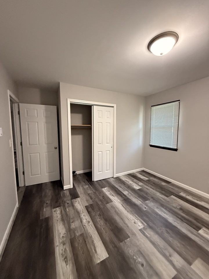 185 Susan St #185-4 - Photo 5 of 8