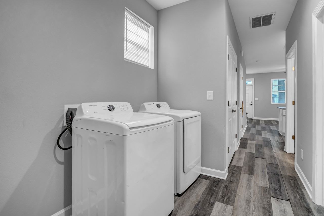 833 A Ave #1 - Photo 4 of 10