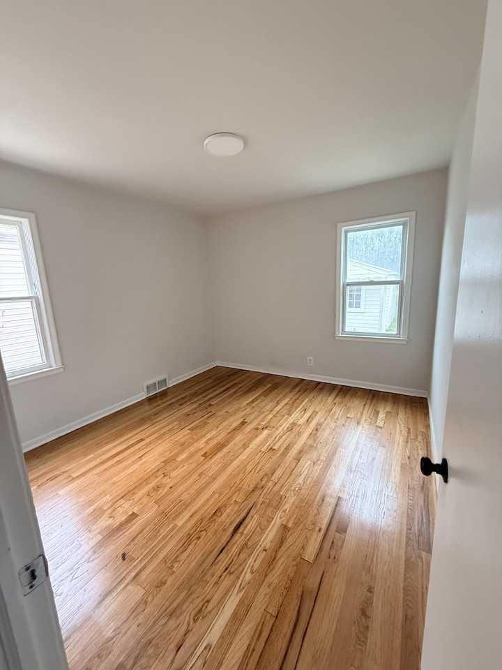 1465 New York Ave #1 - Photo 3 of 6