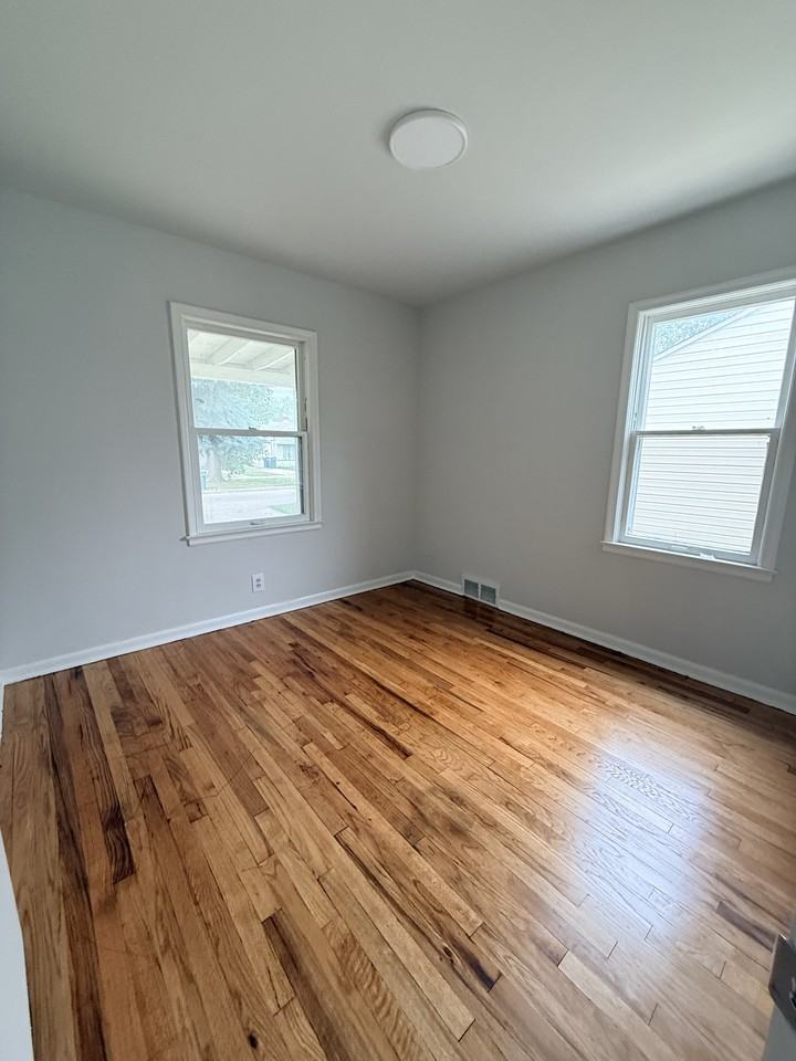 1465 New York Ave #1 - Photo 4 of 6