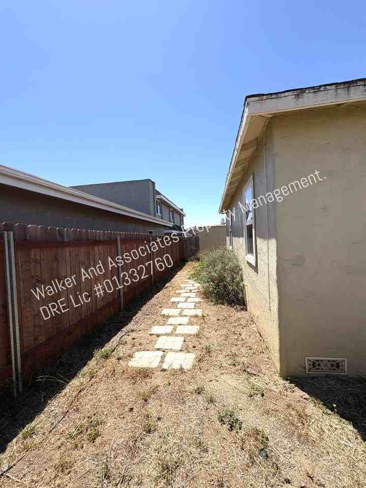 130 Twitchell St #1 - Photo 7 of 8