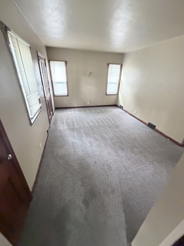 207 3rd St Sw #1 - Photo 3 of 18