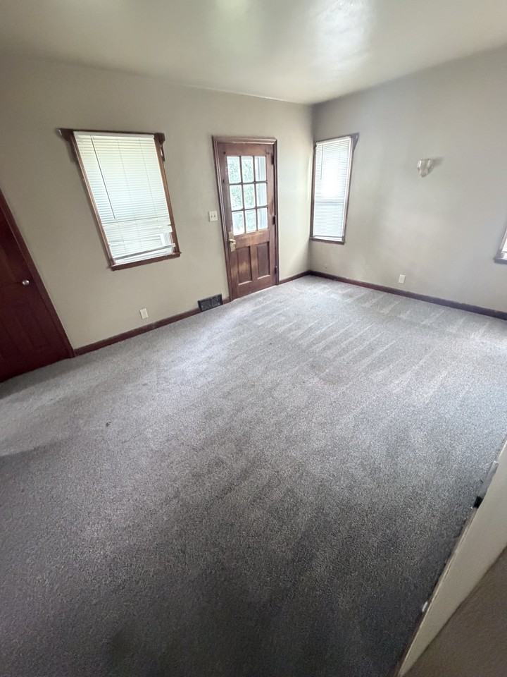207 3rd St Sw #1 - Photo 4 of 18
