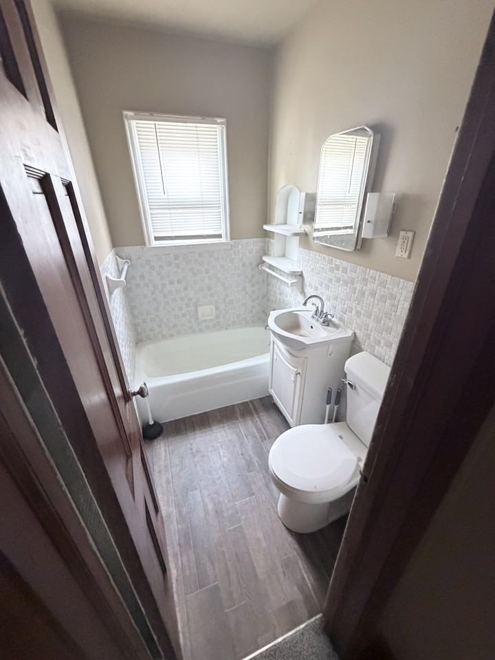 207 3rd St Sw #1 - Photo 5 of 18