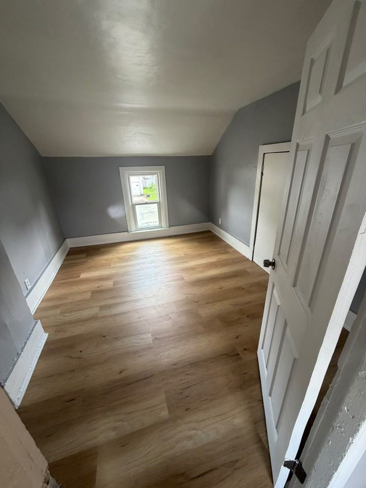 218 Manning St #1 - Photo 4 of 10