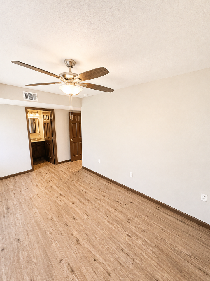 3202 Lincoln Dr Apt 115f #115F - Photo 7 of 15