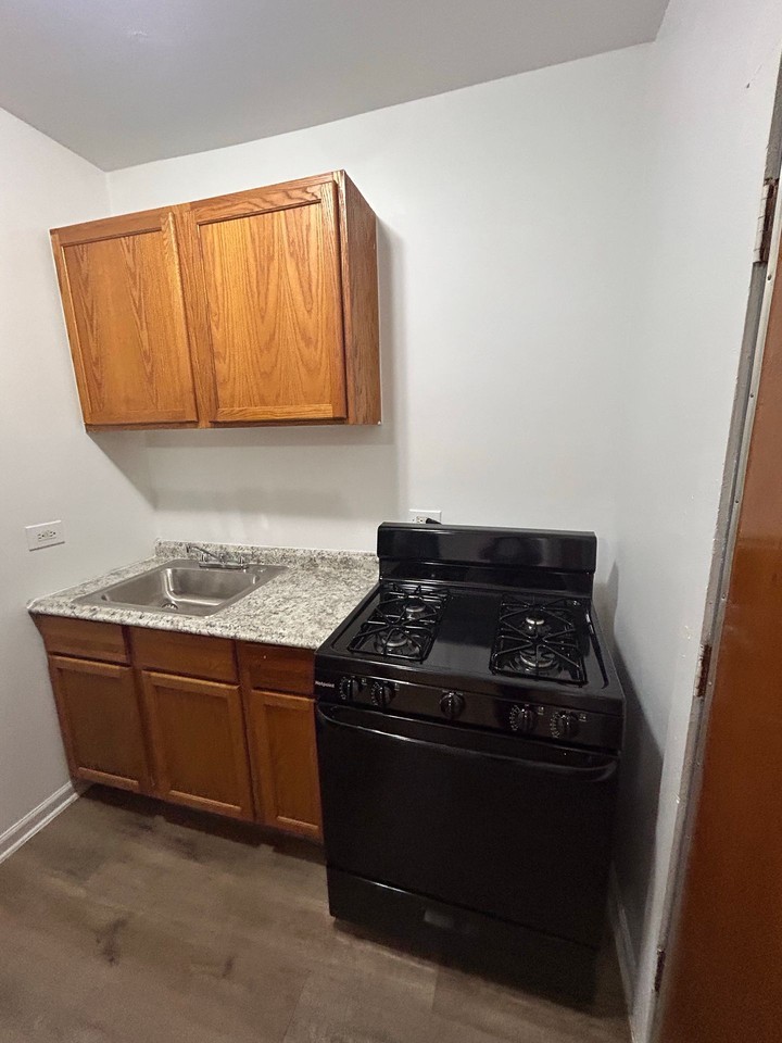 7419 S Phillips - Photo 3 of 26