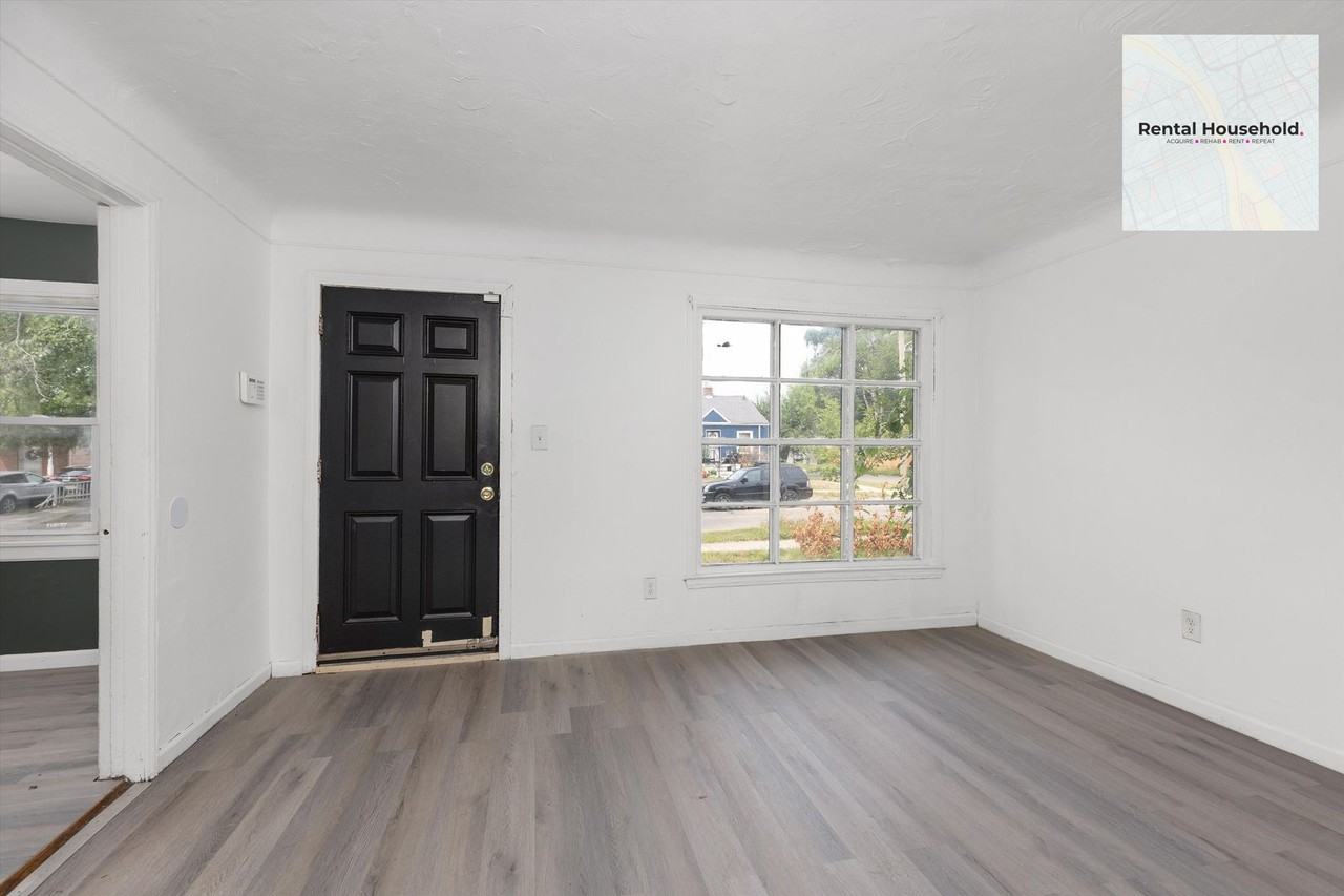 19372 Grandville Ave - Photo 2 of 10