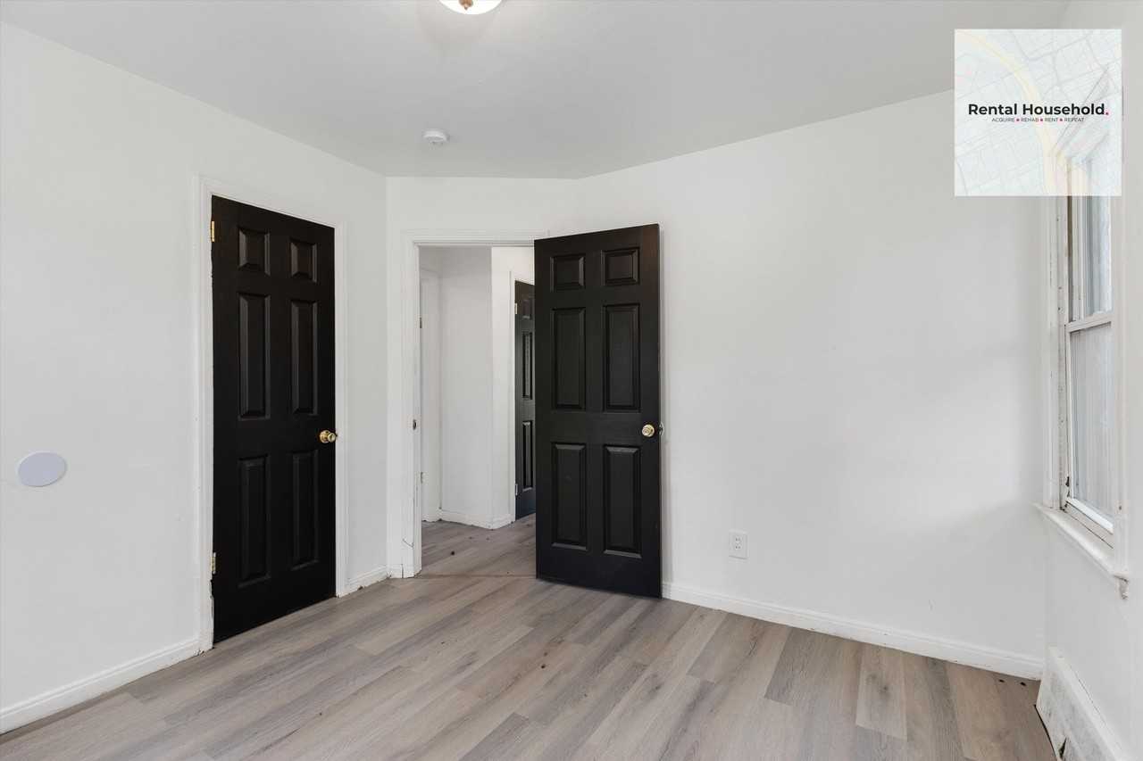 19372 Grandville Ave - Photo 5 of 10
