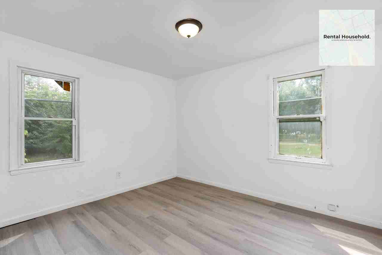 19372 Grandville Ave - Photo 6 of 10