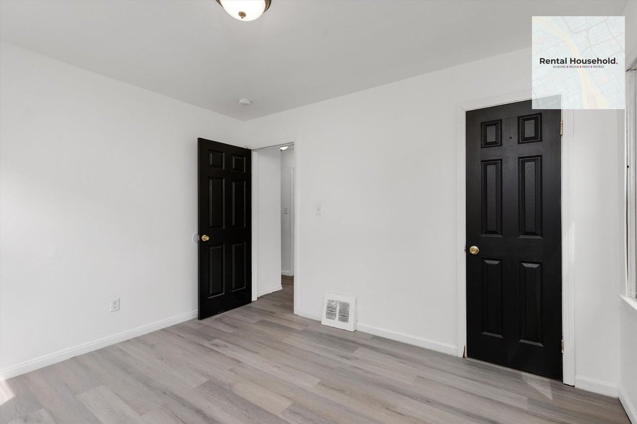 19372 Grandville Ave - Photo 7 of 10