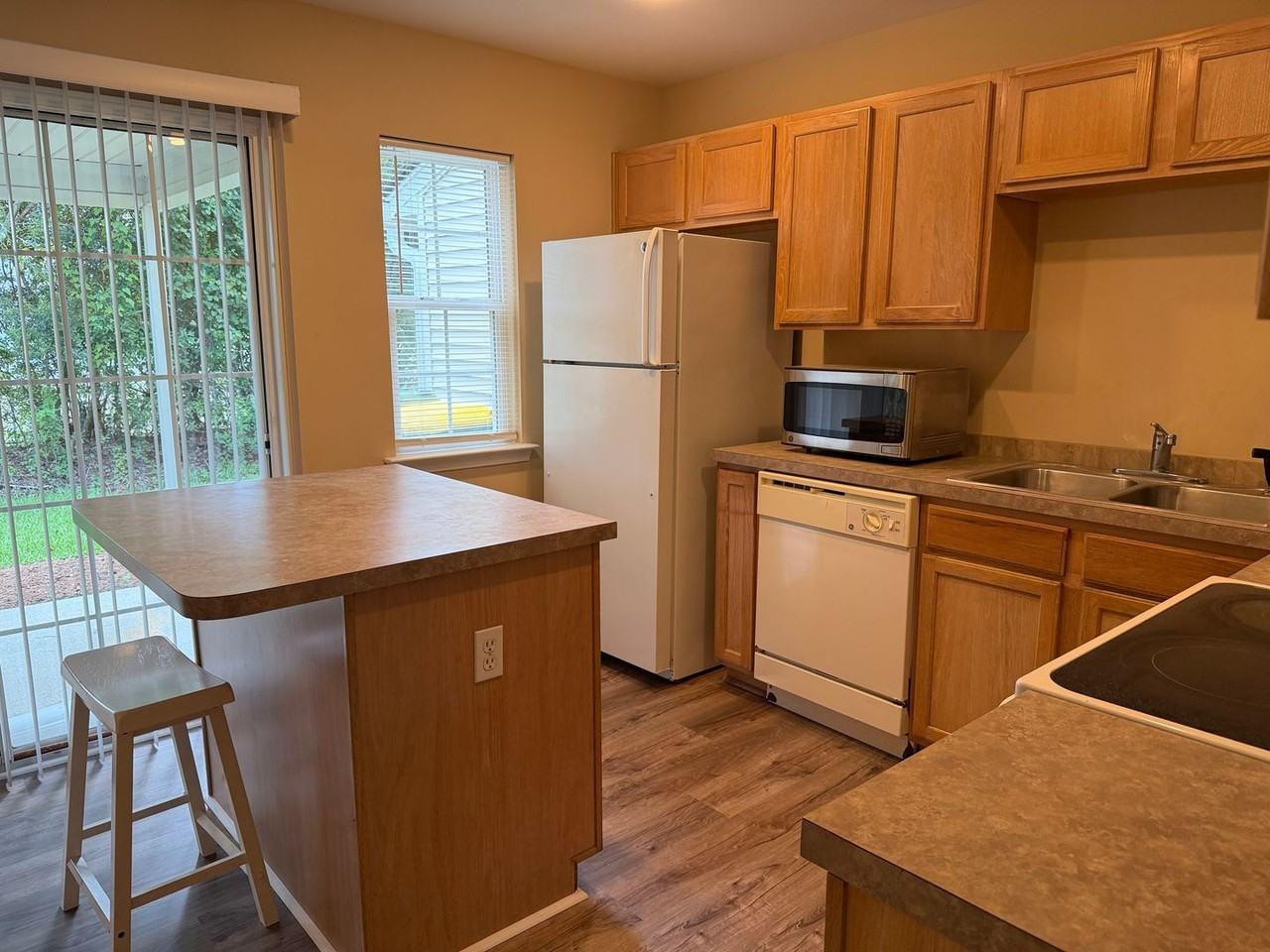 242 West Sq - Photo 7 of 36