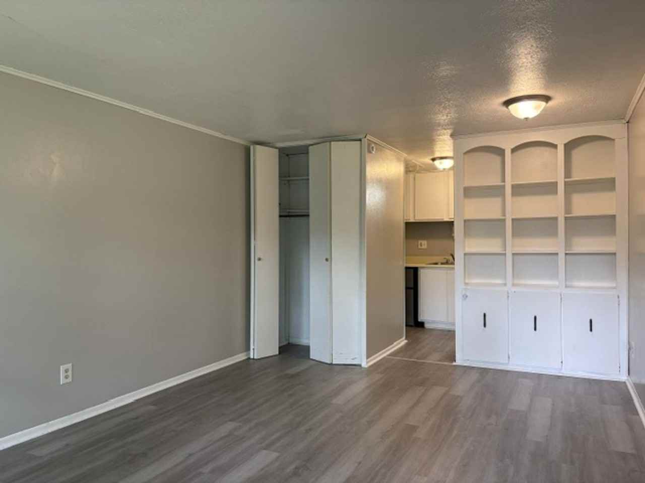 968 Silver Meadows Blvd - Photo 2 of 5