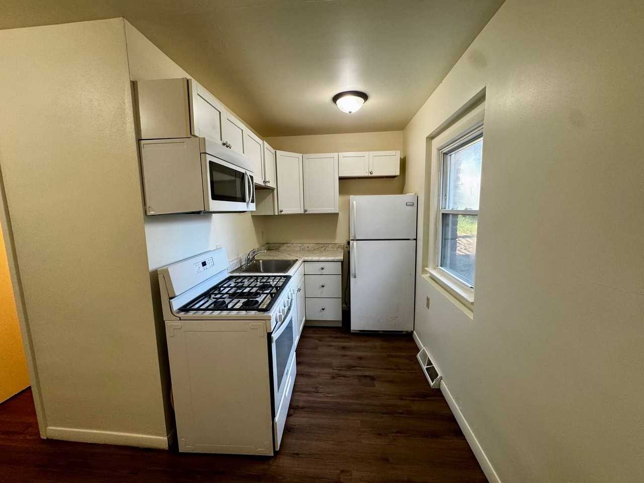 1811 13th Ave #4 - Photo 2 of 9