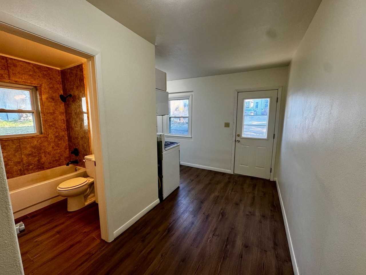 1811 13th Ave #4 - Photo 5 of 9
