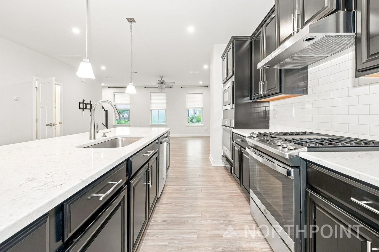 934 Channing Park Cir - Photo 3 of 26