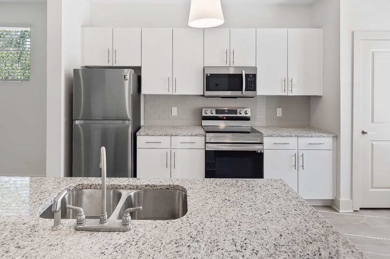 The Vandy Apartments - Photo 2 of 22