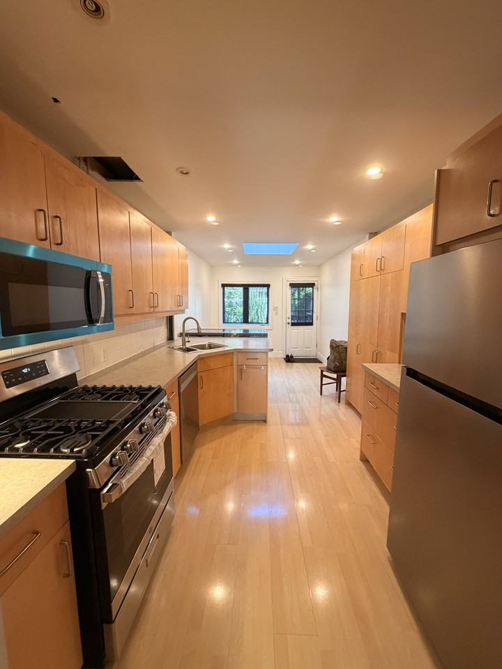 Gladstone Ave - Photo 5 of 16